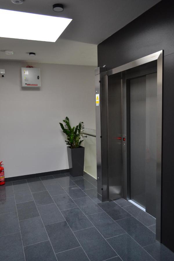 Aparts Hotel Радом Екстериор снимка