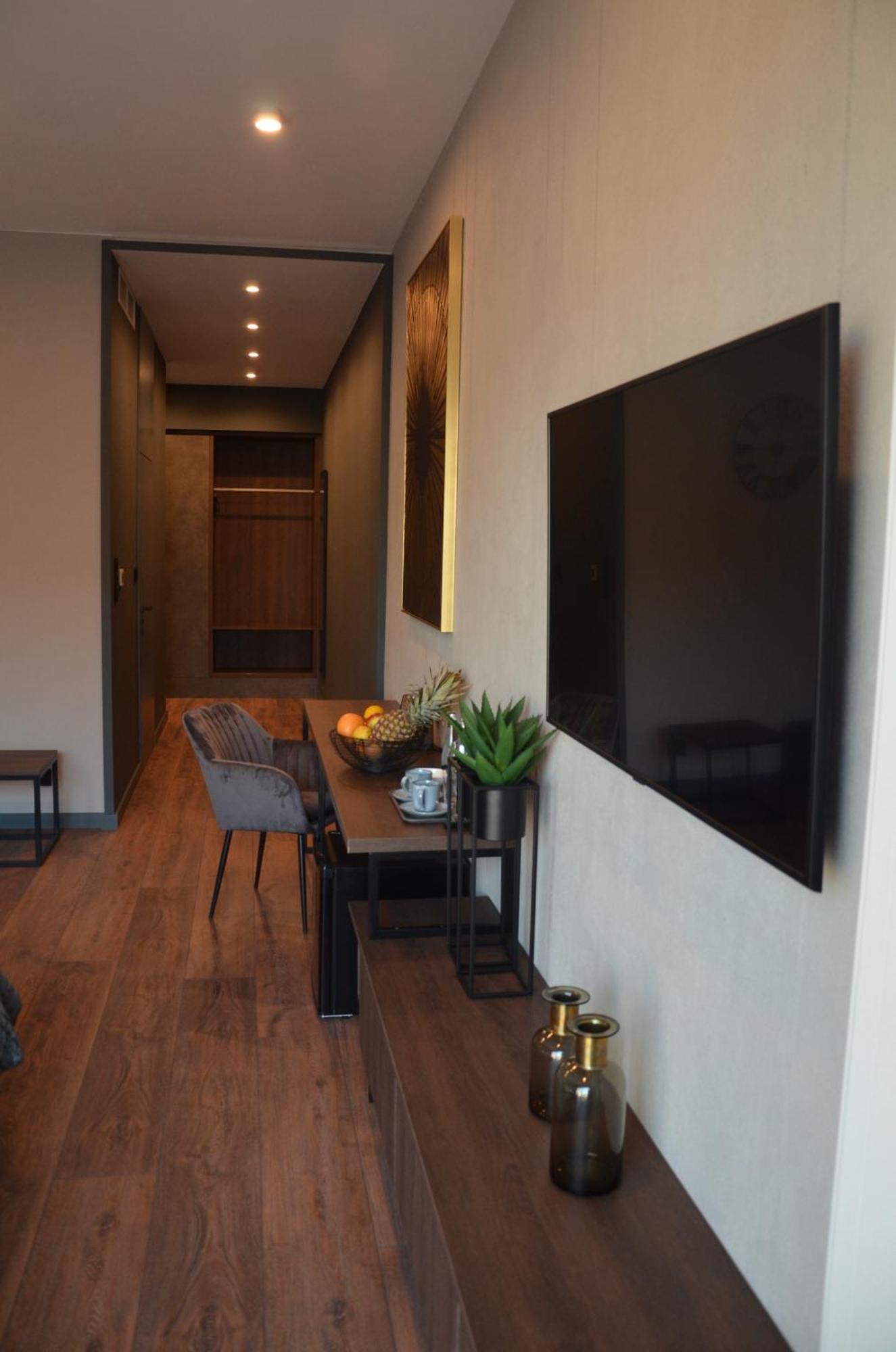 Aparts Hotel Радом Екстериор снимка
