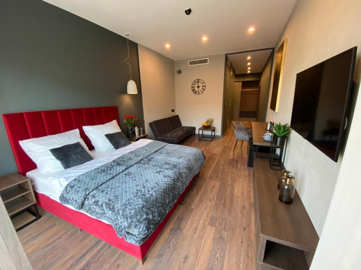 Aparts Hotel Радом Екстериор снимка