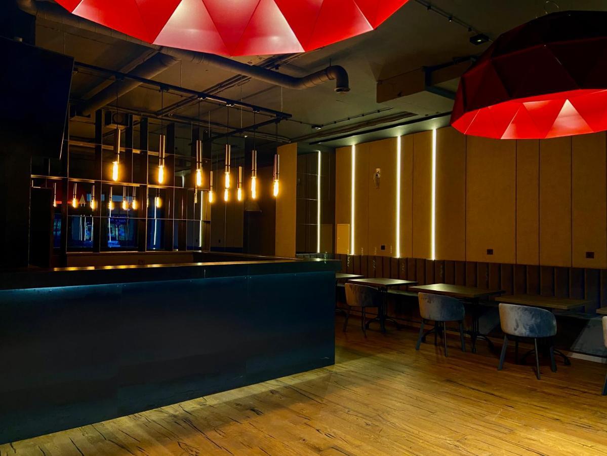 Aparts Hotel Радом Екстериор снимка