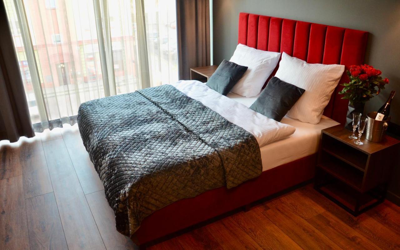 Aparts Hotel Радом Екстериор снимка