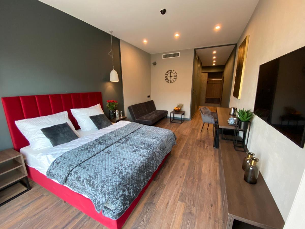 Aparts Hotel Радом Екстериор снимка
